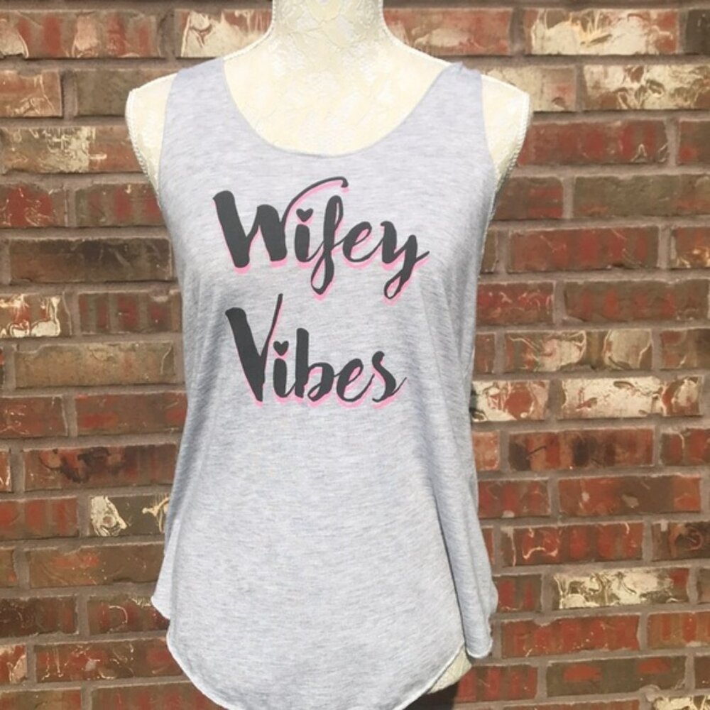 ‘Wifey Vibes’ tank top